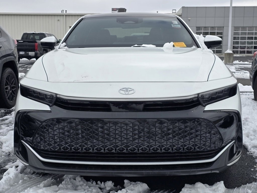 Used 2023 Toyota Crown Limited image 2