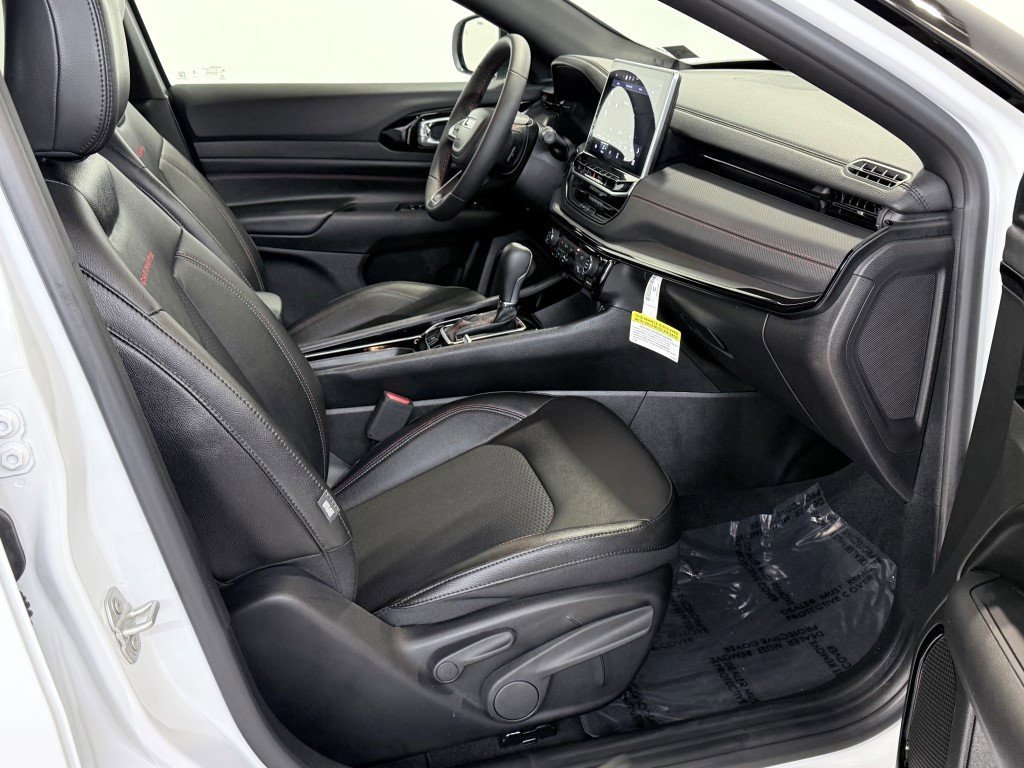 Used 2024 Jeep Compass Trailhawk image 11