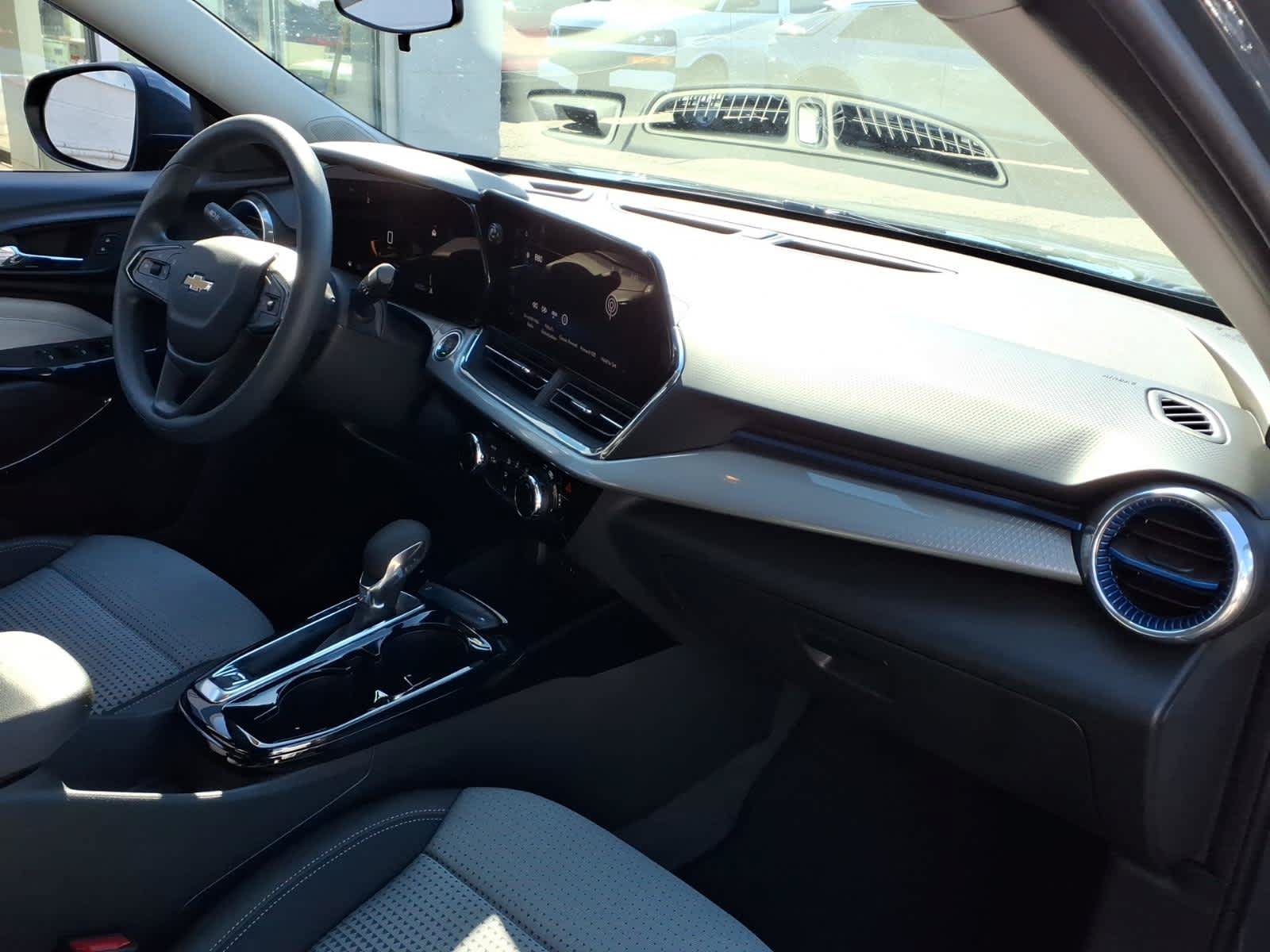 Used 2026 Chevrolet Trax LT FWD image 21