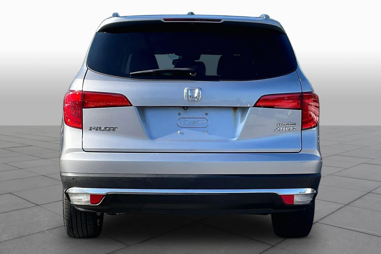 Used 2016 Honda Pilot Touring image 4