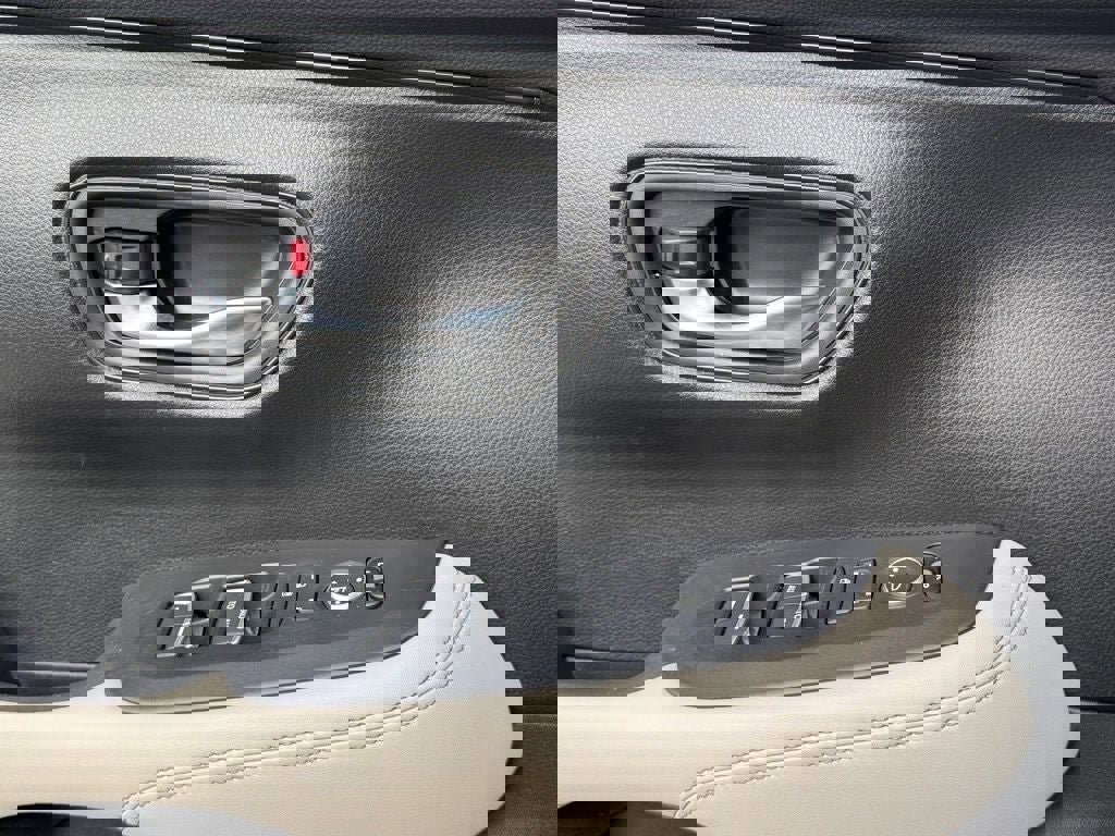 Used 2023 Honda HR-V EX-L image 16