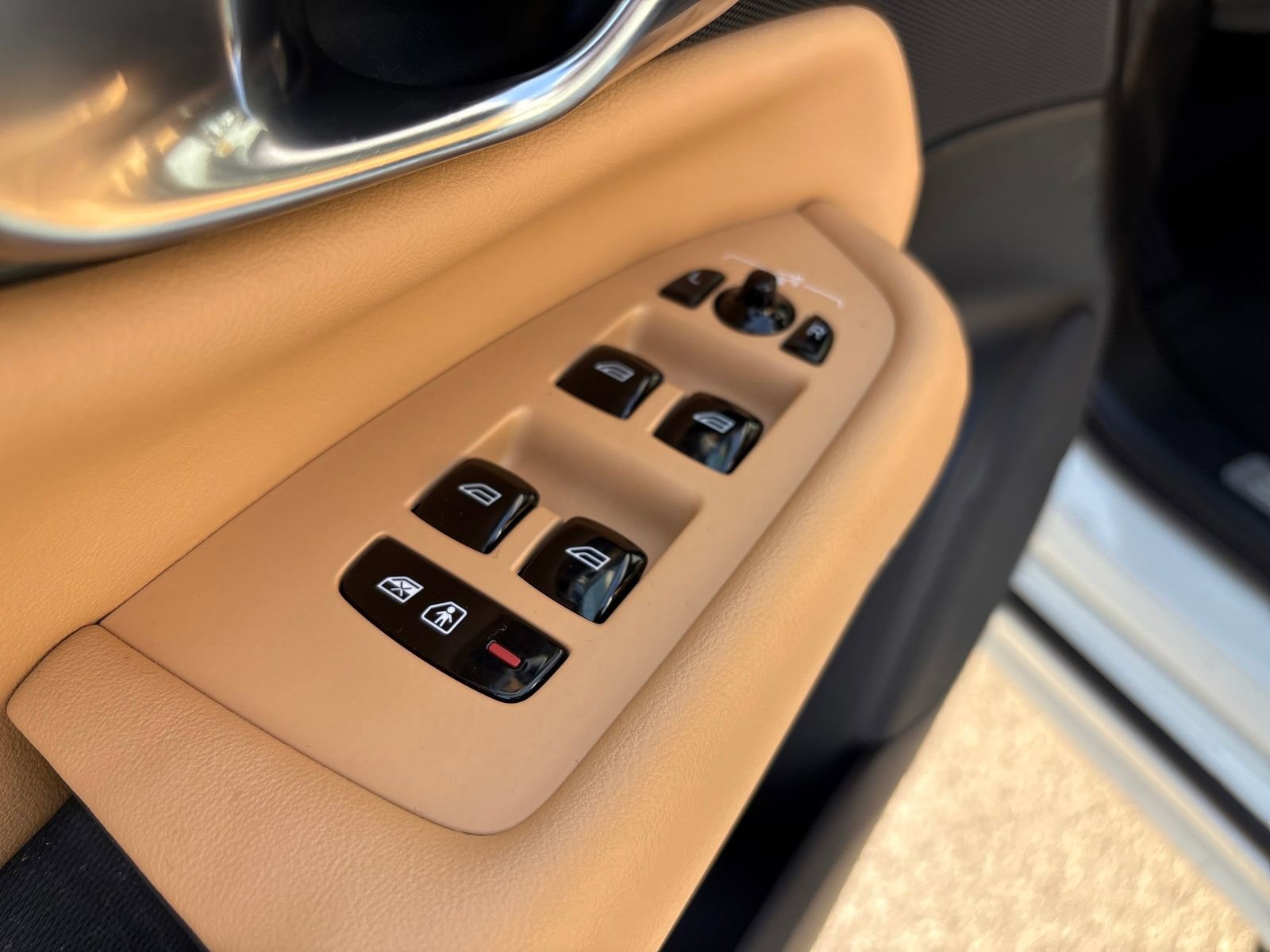 Certified 2025 Volvo XC90 T8 Ultra w/ Protection Package Premier image 13