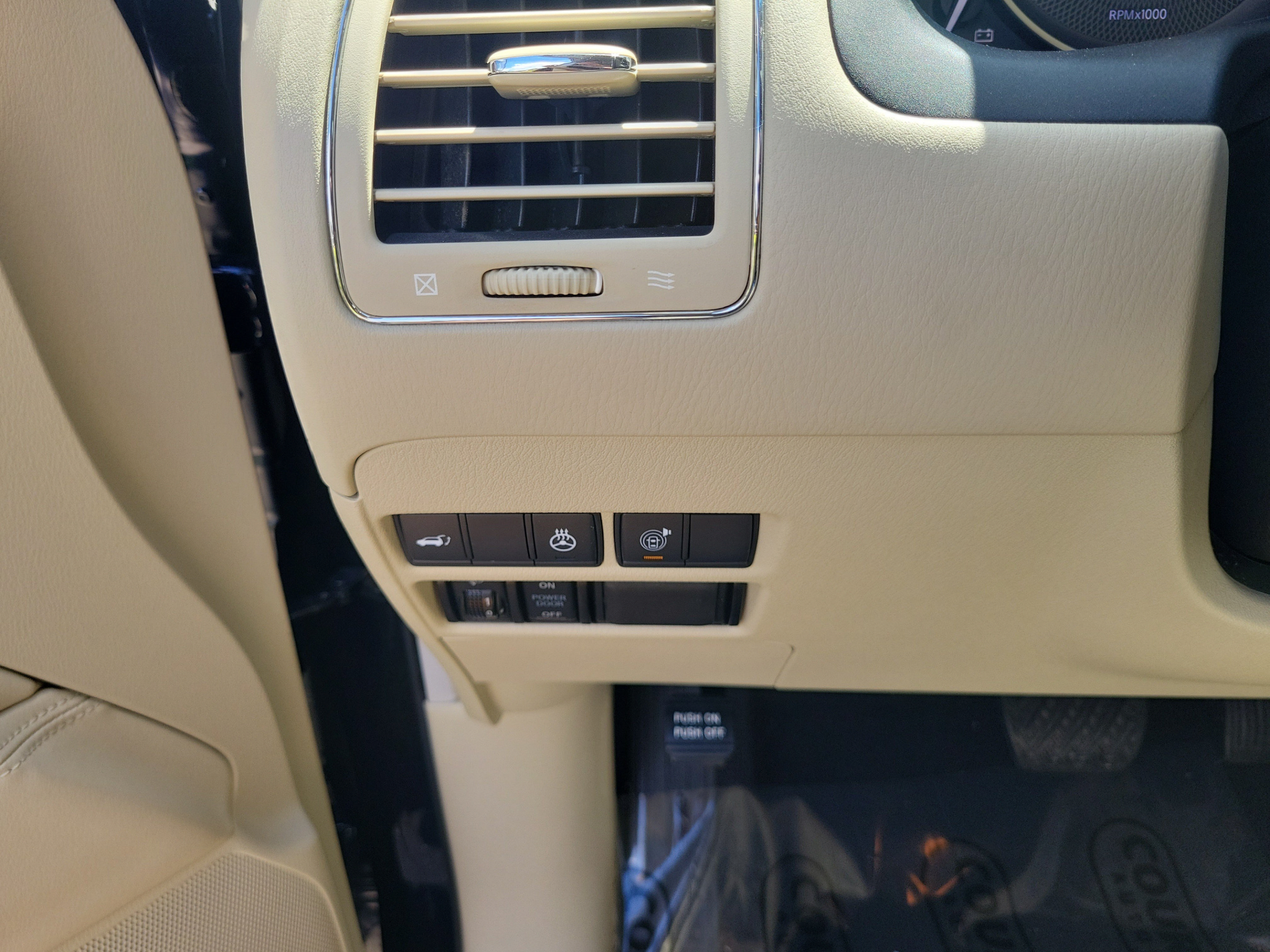 Used 2019 INFINITI QX80 Luxe w/ 22" Wheel Package RWD image 16