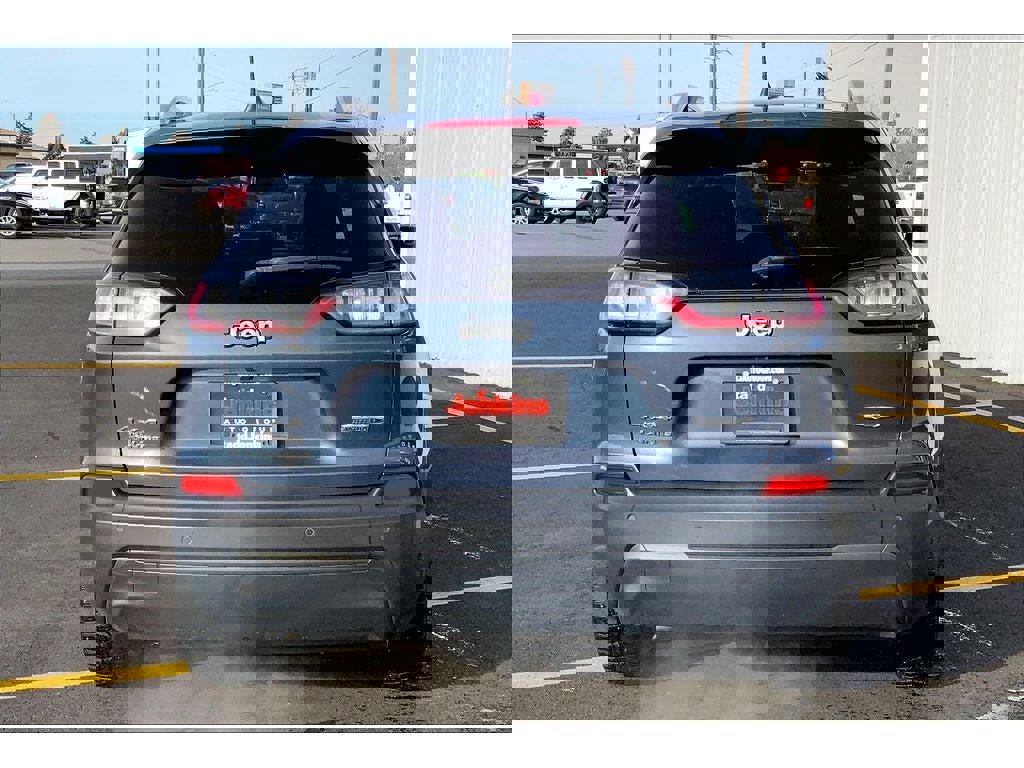 Used 2020 Jeep Cherokee Latitude Plus w/ Cold Weather Group image 4