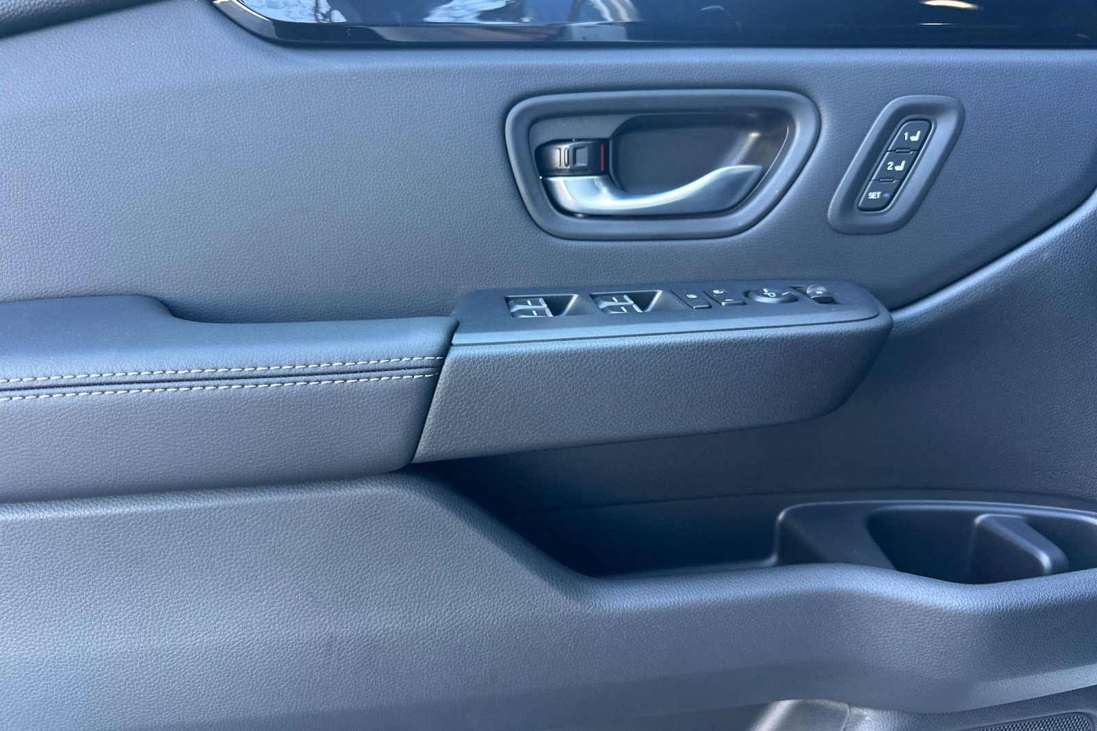 Used 2025 Honda Pilot EX-L image 12