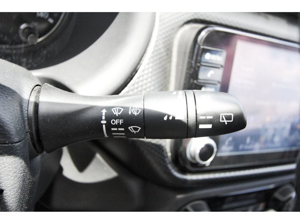 Used 2022 Nissan Kicks SV FWD image 12