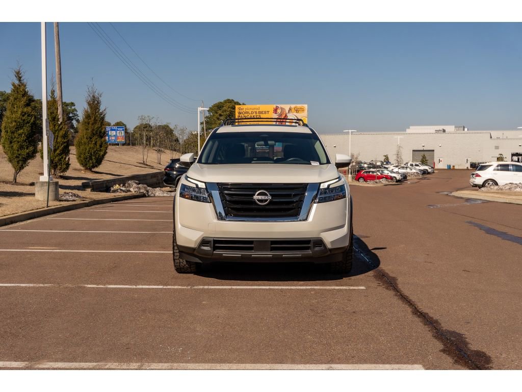 Used 2022 Nissan Pathfinder SV w/ SV Premium Package image 2
