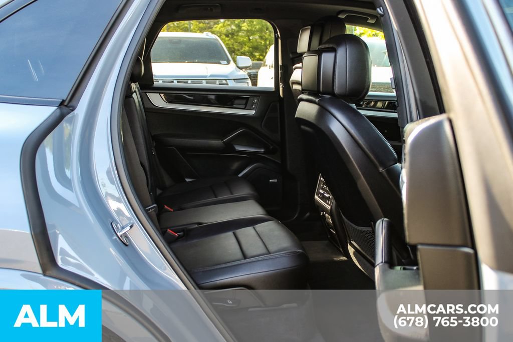 Used 2024 Porsche Cayenne AWD/4WD image 17