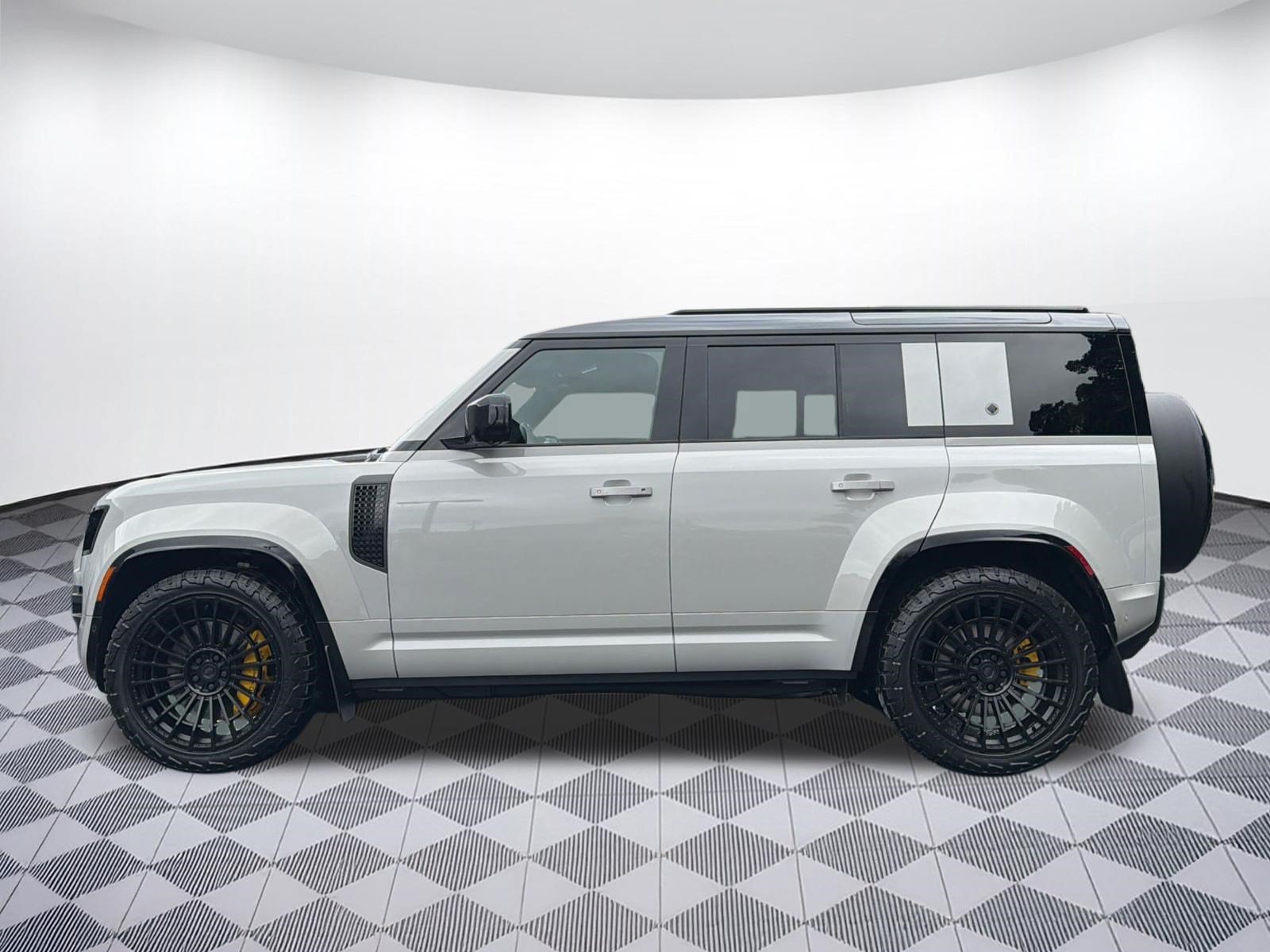 New 2026 Land Rover Defender 110 OCTA AWD/4WD image 2