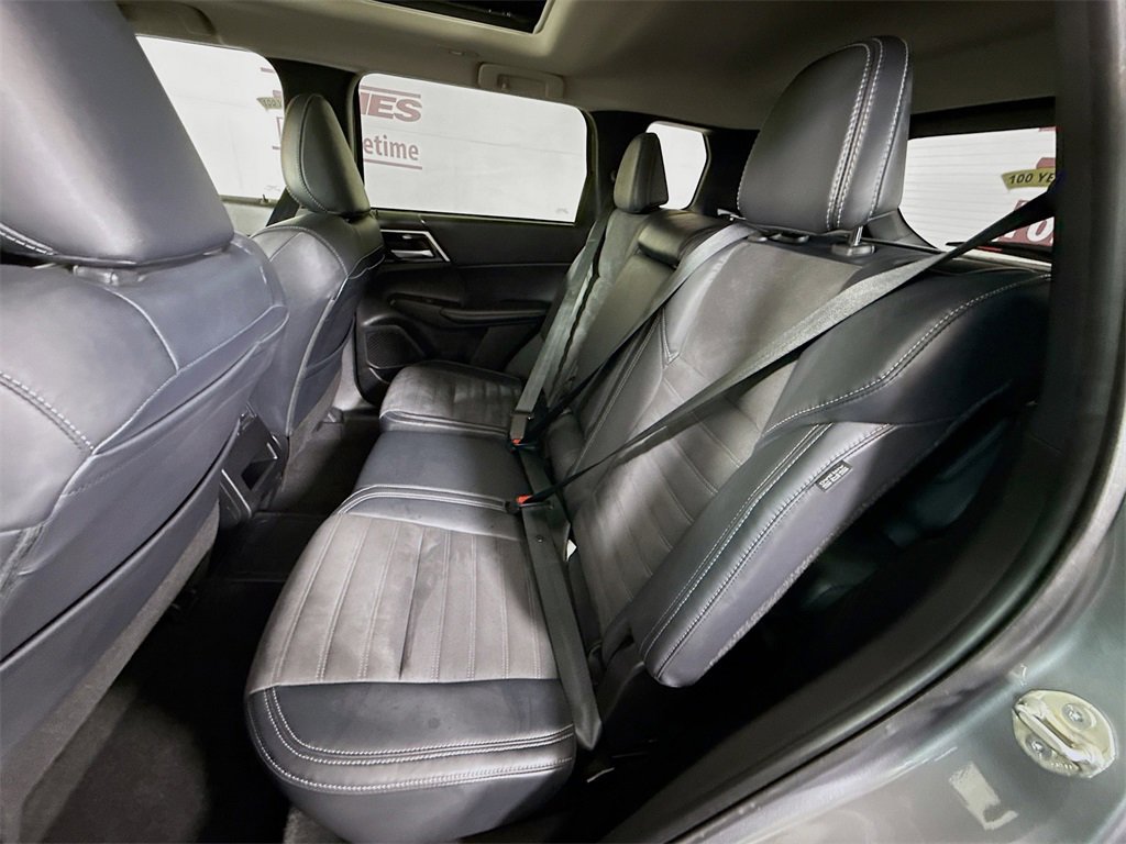 Used 2023 Mitsubishi Outlander SE image 28