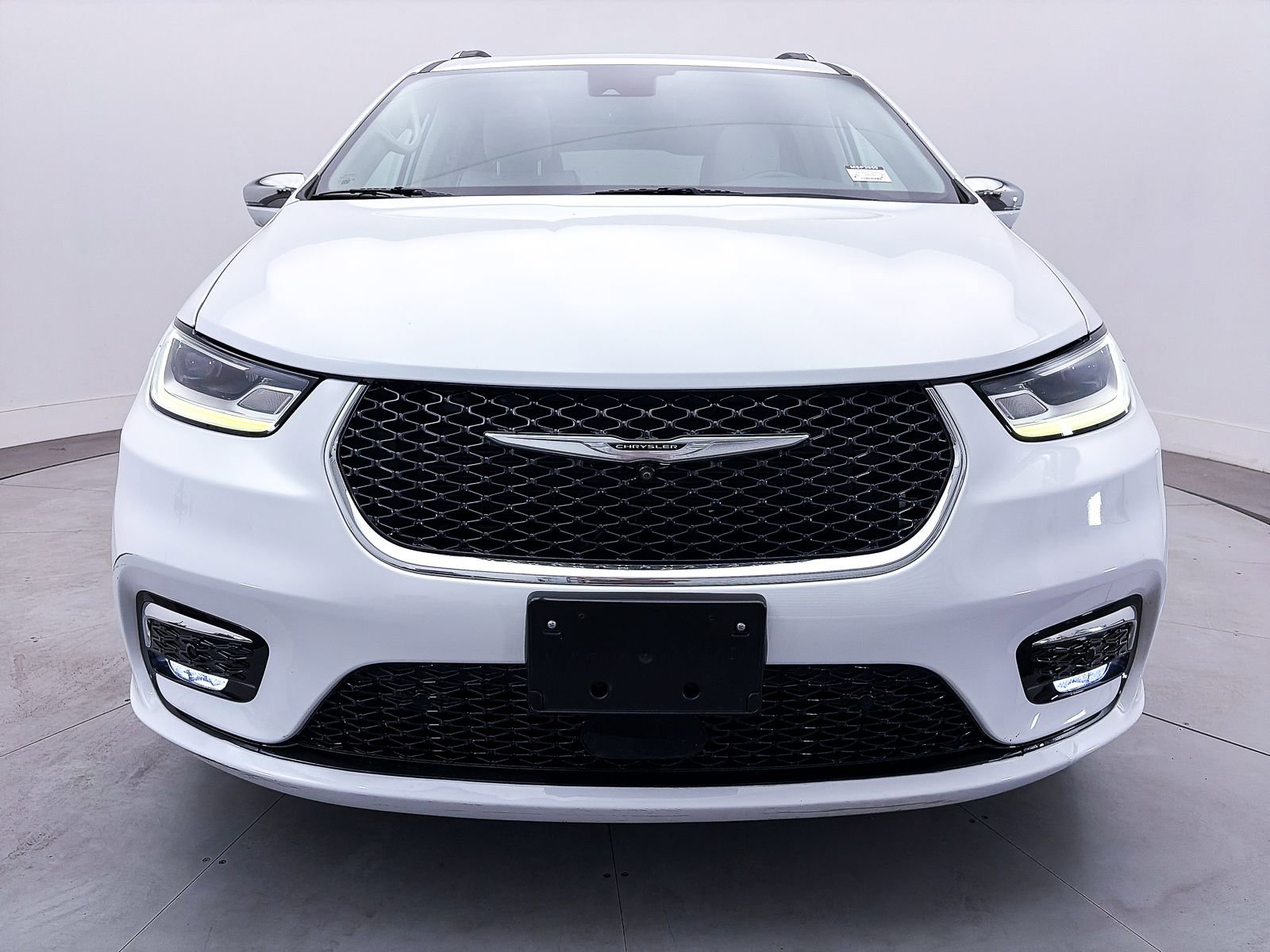Used 2021 Chrysler Pacifica Limited w/ Premium & Safety Sphere Group AWD/4WD image 12