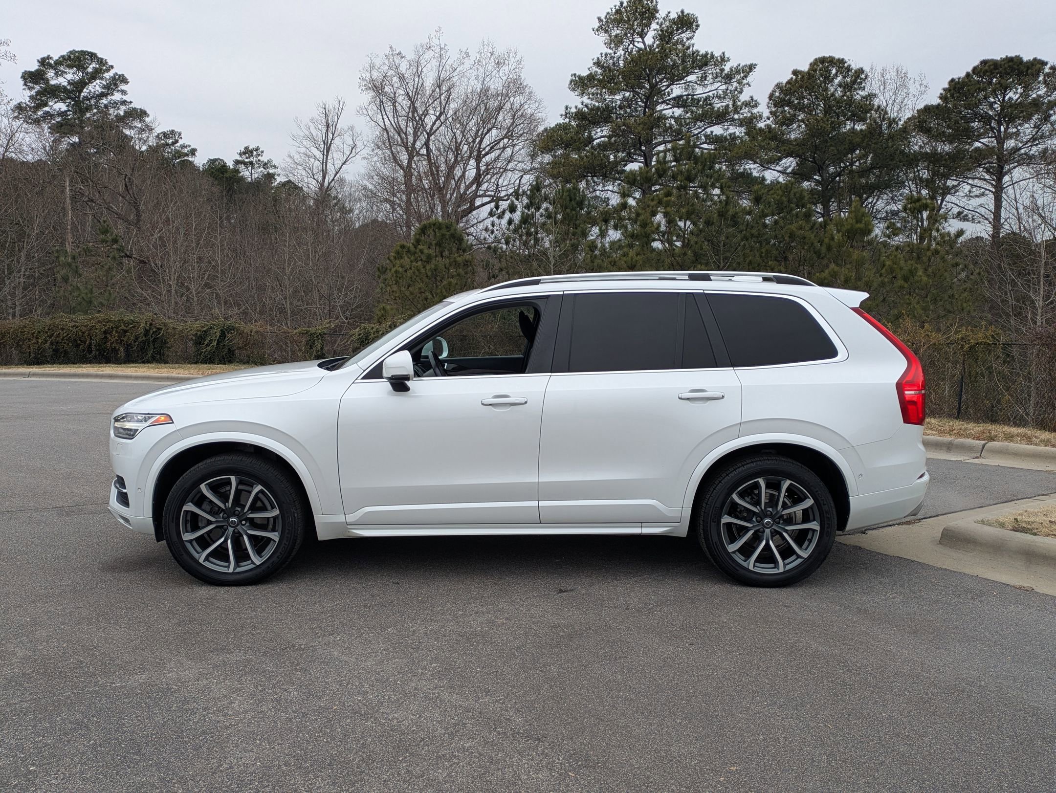 Used 2018 Volvo XC90 T6 Momentum w/ Convenience Package image 8