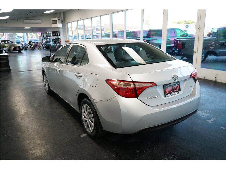 Used 2017 Toyota Corolla LE image 5