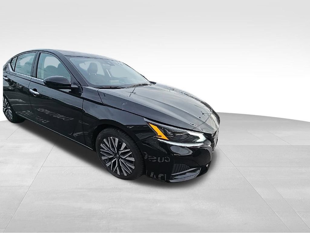 Used 2023 Nissan Altima 2.5 SV image 4