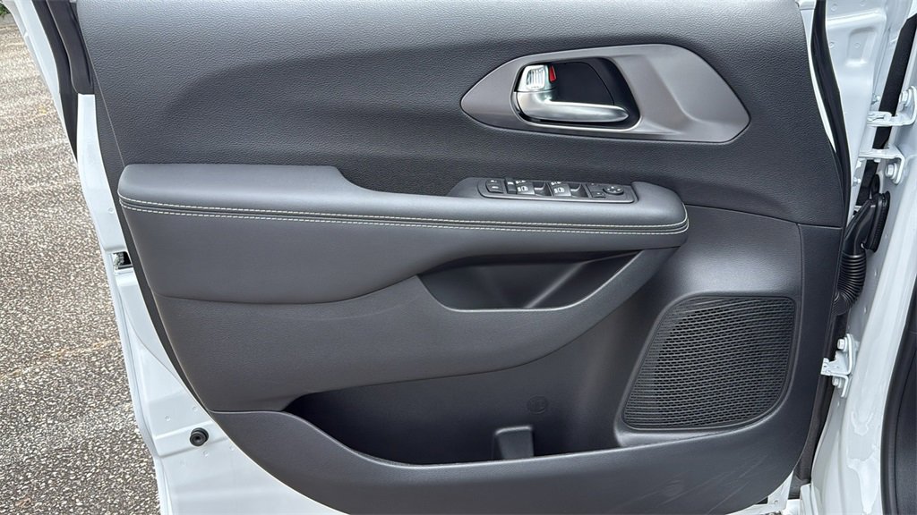 New 2026 Chrysler Voyager LX image 17