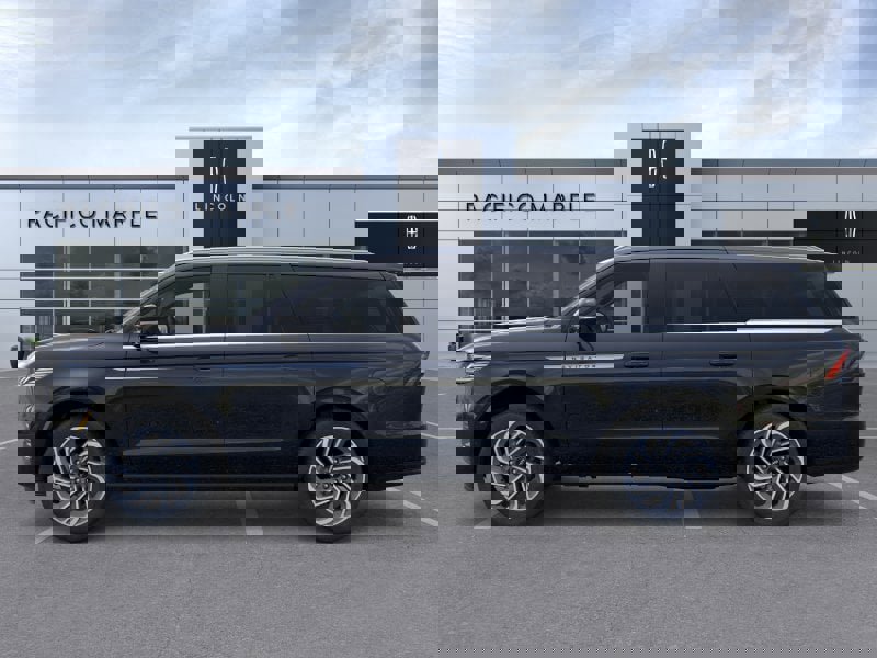 New 2026 Lincoln Navigator L Reserve image 3