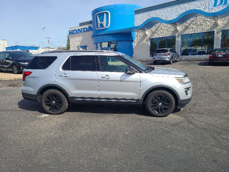 Used 2018 Ford Explorer XLT w/ Equipment Group 202A AWD/4WD image 6