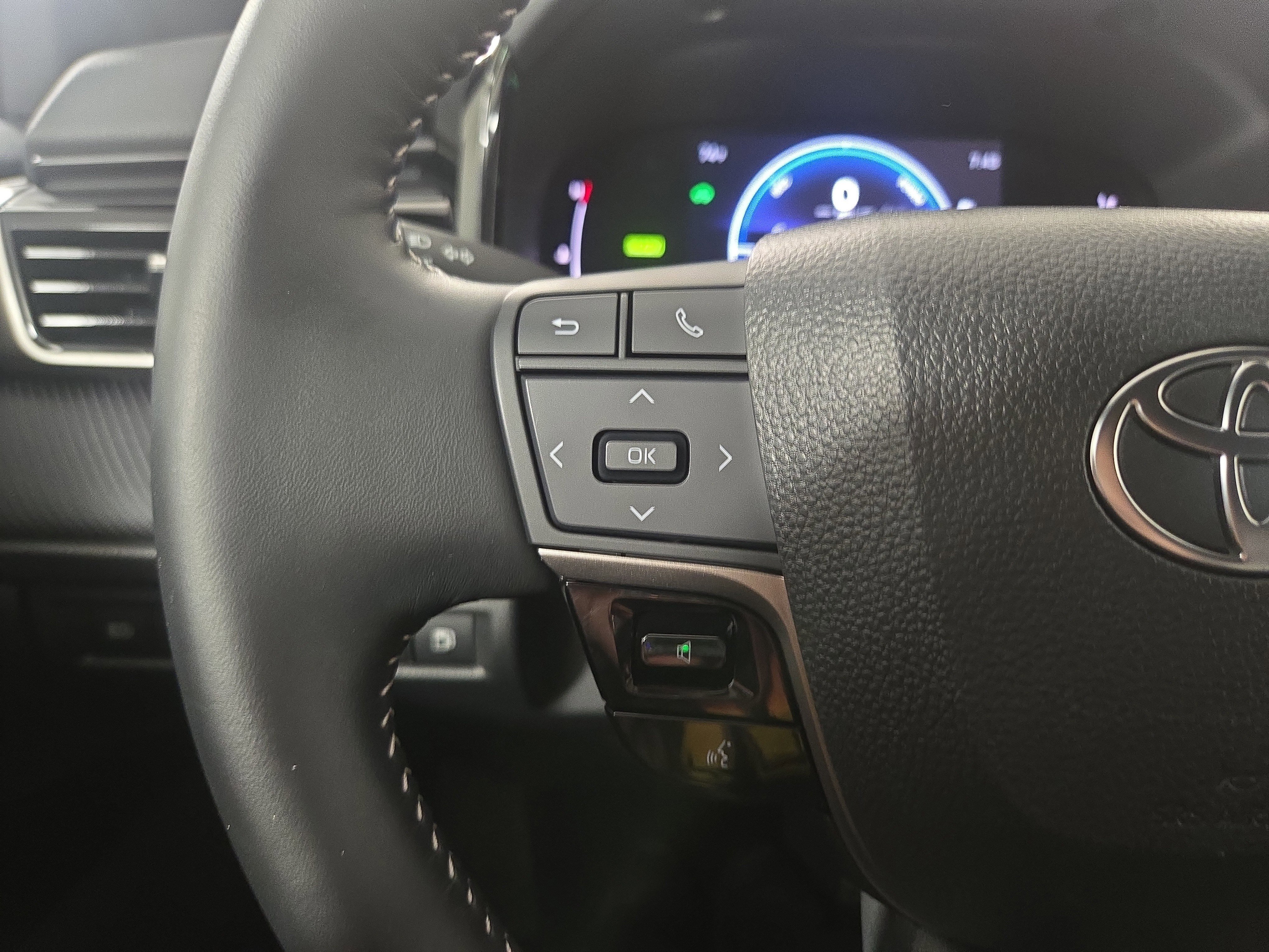 Used 2025 Toyota Camry SE FWD image 15