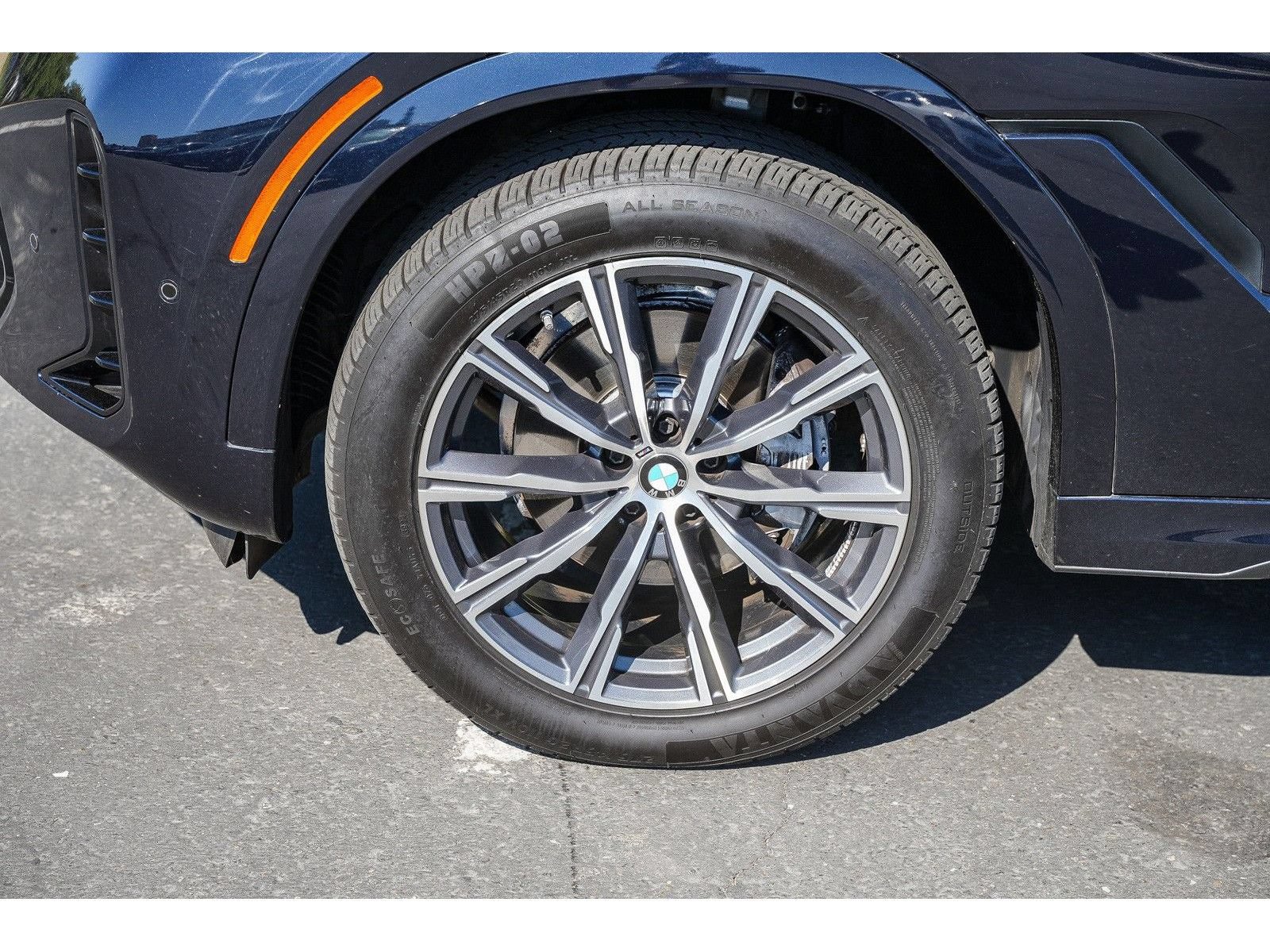 Used 2025 BMW X6 xDrive40i AWD/4WD image 9