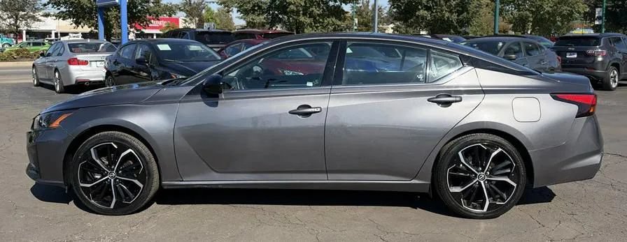Used 2024 Nissan Altima 2.5 SR FWD image 7