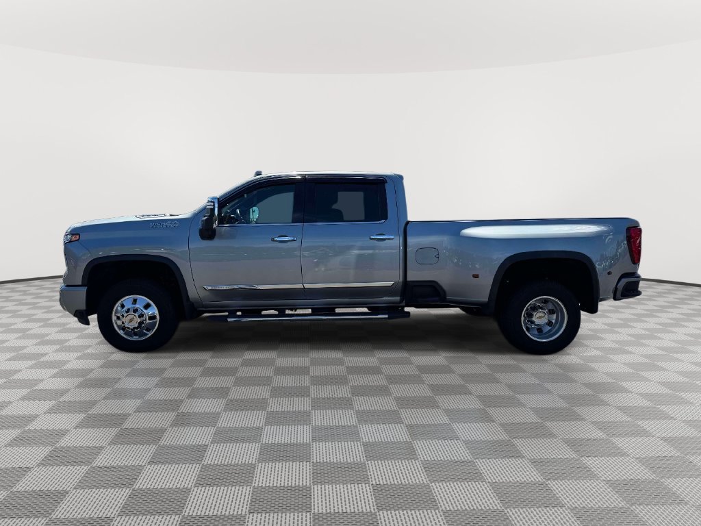 Used 2025 Chevrolet Silverado 3500 High Country AWD/4WD image 4