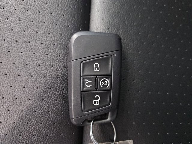 Used 2021 Volkswagen Atlas SEL R-Line image 38