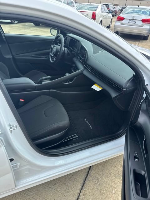 Used 2025 Hyundai Elantra Sport FWD image 15