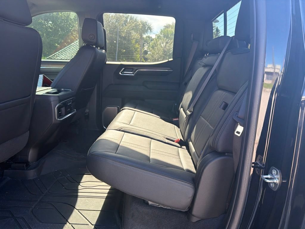Used 2024 Chevrolet Silverado 1500 High Country w/ High Country Premium Package AWD/4WD image 11