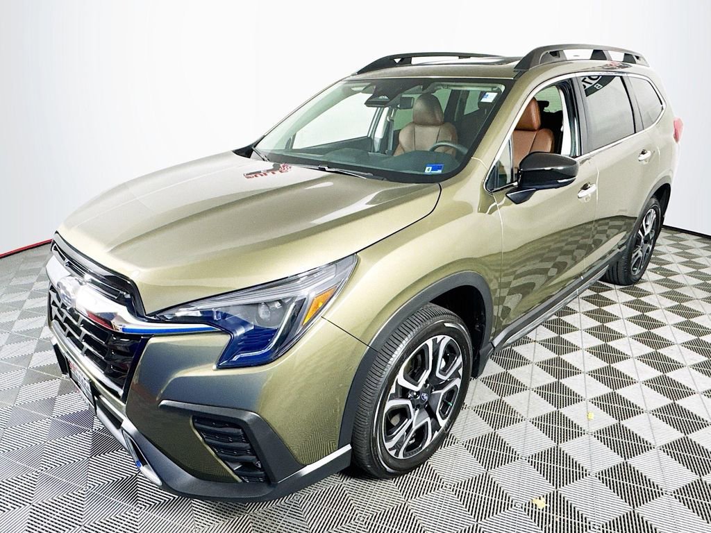 Used 2025 Subaru Ascent Touring image 3