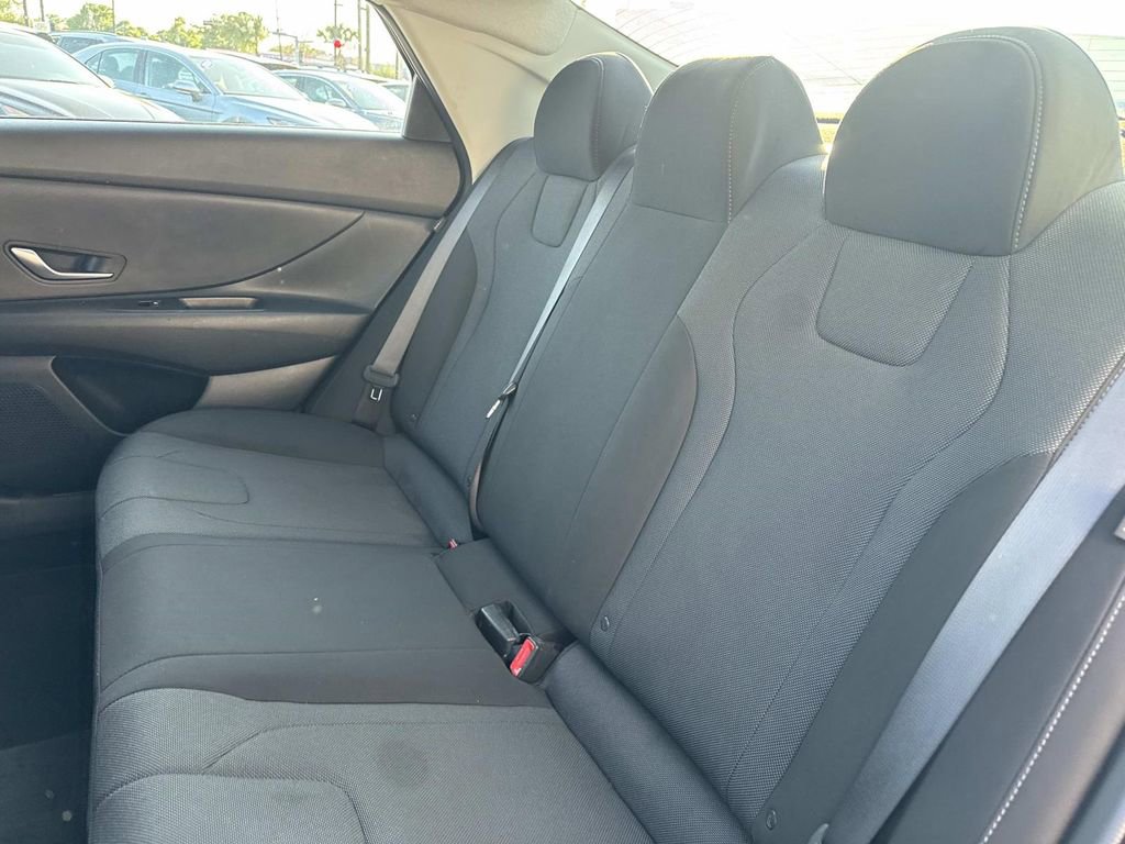 Used 2024 Hyundai Elantra SE image 16