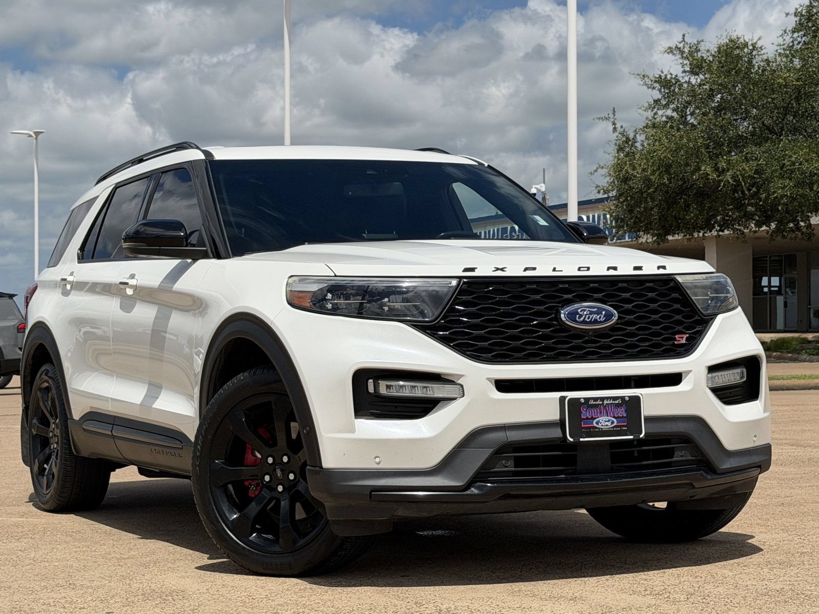 Used 2020 Ford Explorer ST w/ ST Street Pack AWD/4WD image 2