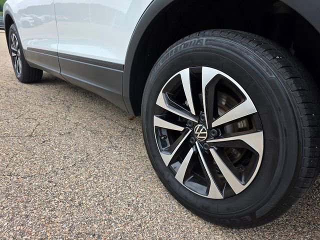 Used 2024 Volkswagen Tiguan S image 37