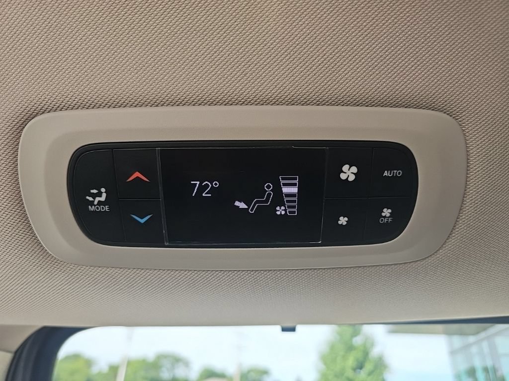 Used 2021 Chrysler Pacifica Touring FWD image 28