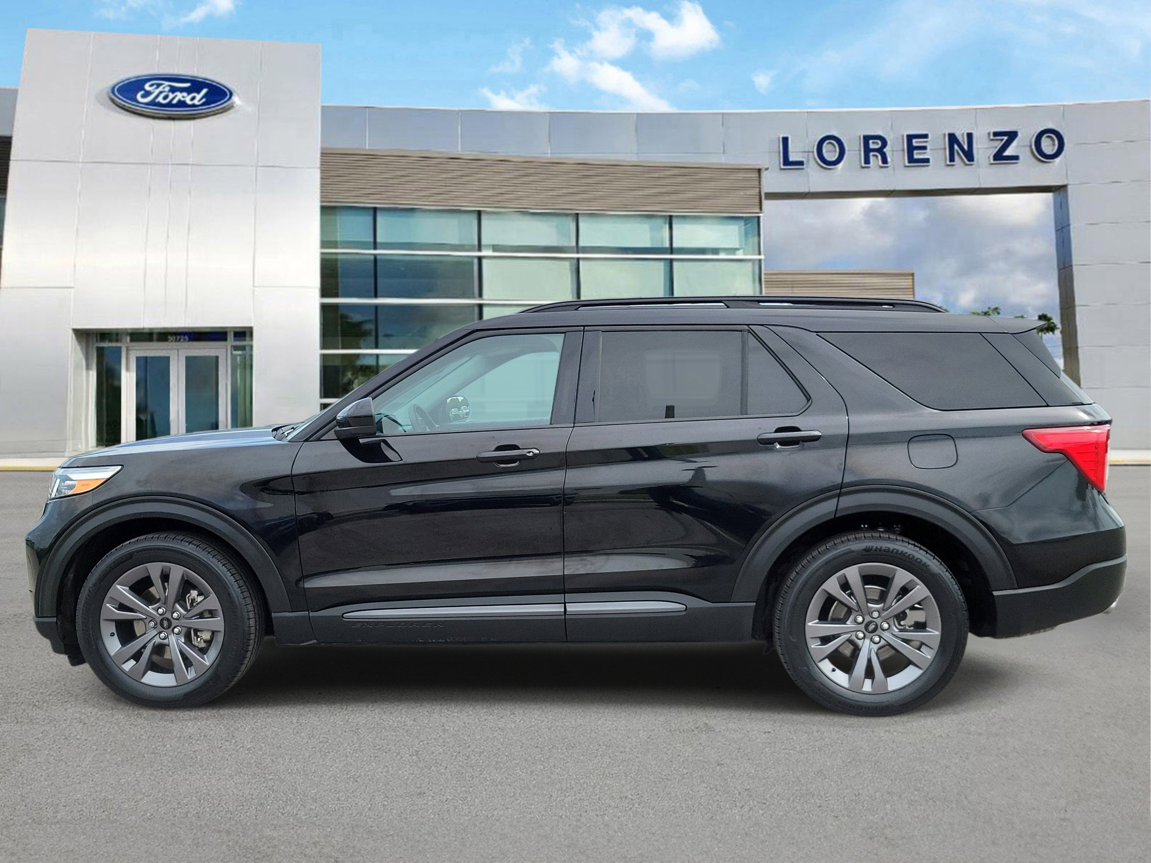 Used 2023 Ford Explorer XLT w/ Equipment Group 202A RWD image 8
