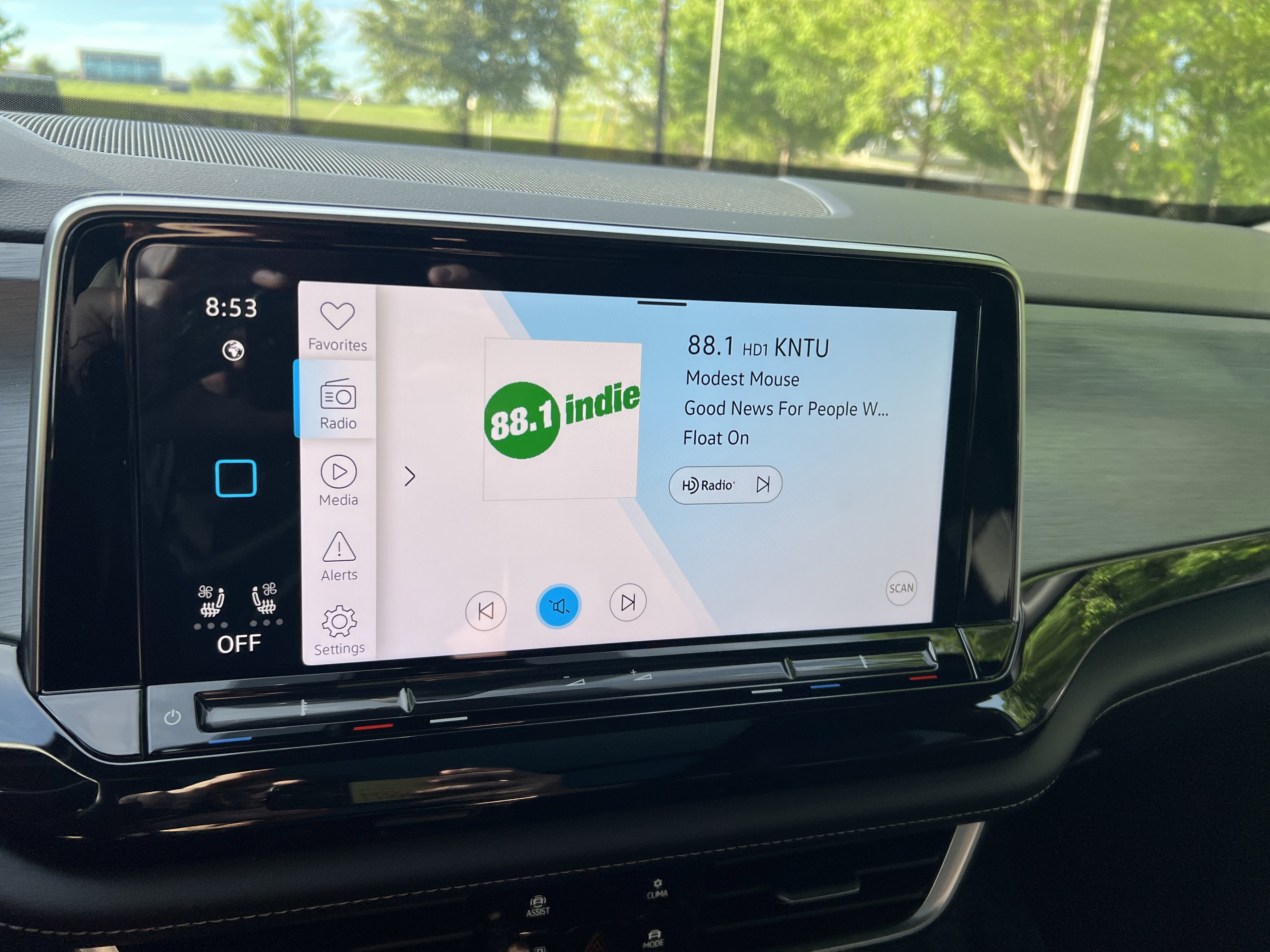 Certified 2025 Volkswagen Atlas Cross Sport SE w/ Panoramic Sunroof Package FWD image 23