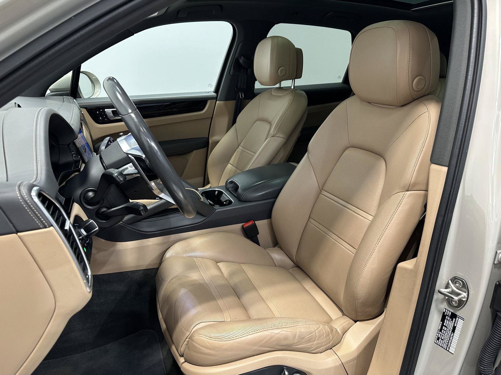 Used 2020 Porsche Cayenne AWD/4WD image 5