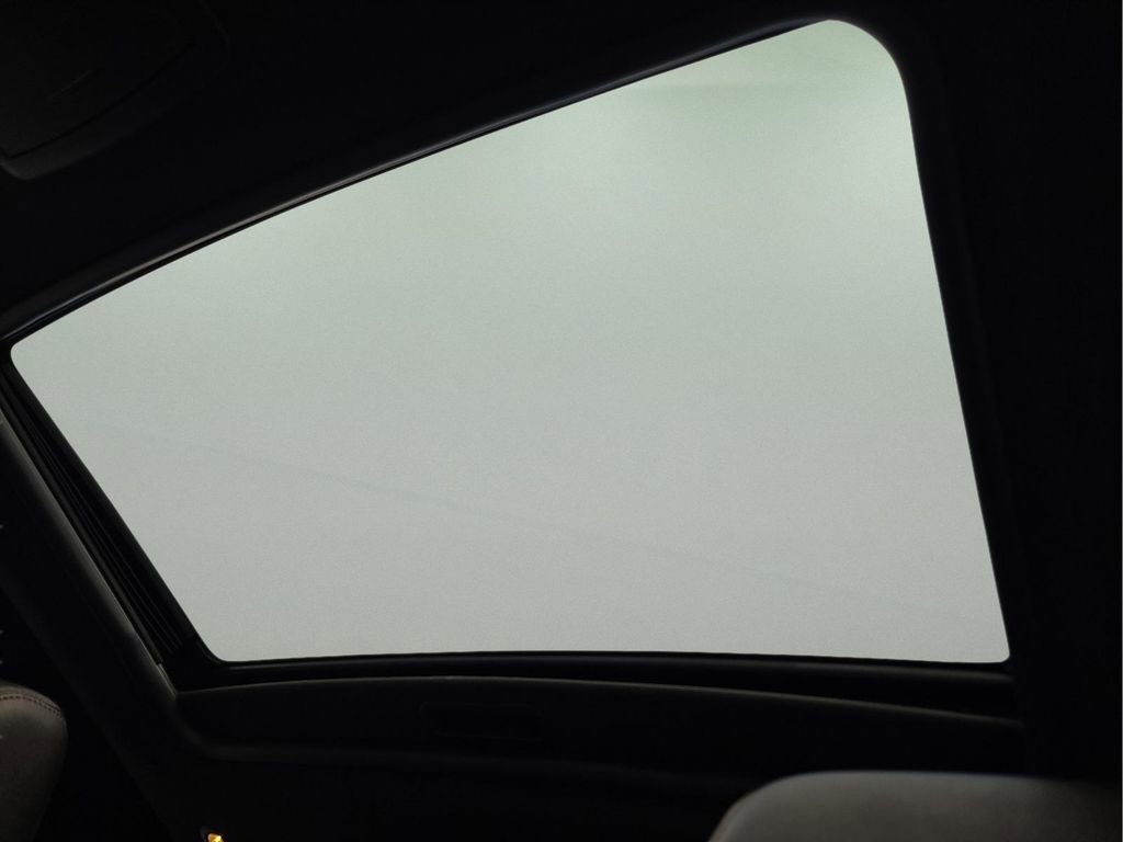 Used 2014 Dodge Challenger R/T RWD image 14