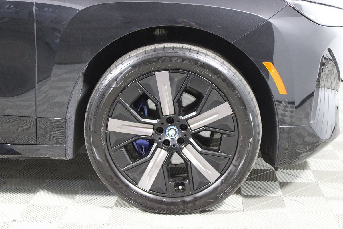 Used 2023 BMW iX xDrive50 w/ Sport Package AWD/4WD image 43