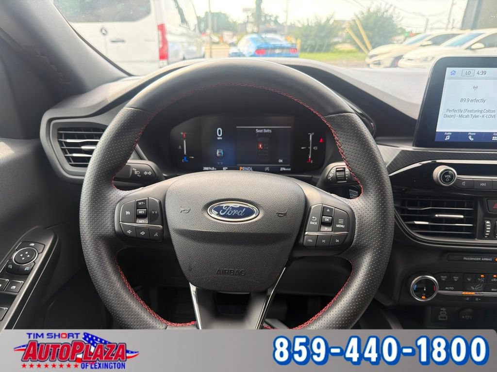 Used 2025 Ford Escape ST-Line AWD/4WD image 2