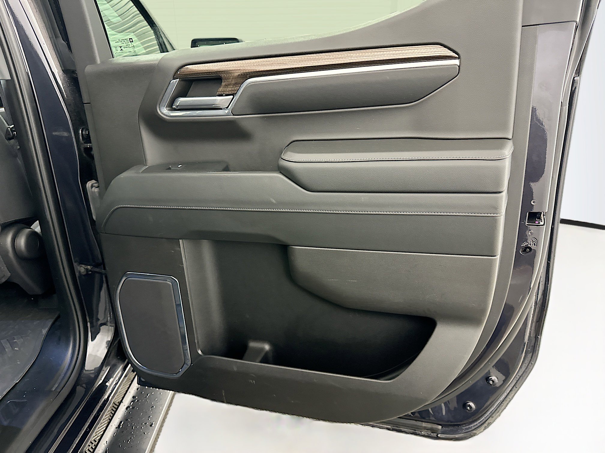 Used 2024 Chevrolet Silverado 1500 LT Trail Boss w/ Convenience Package II image 31