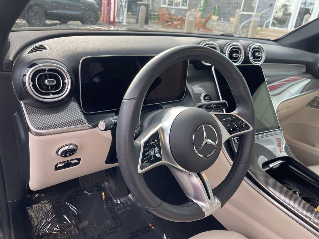 Used 2025 Mercedes-Benz GLC 350e 4MATIC image 10