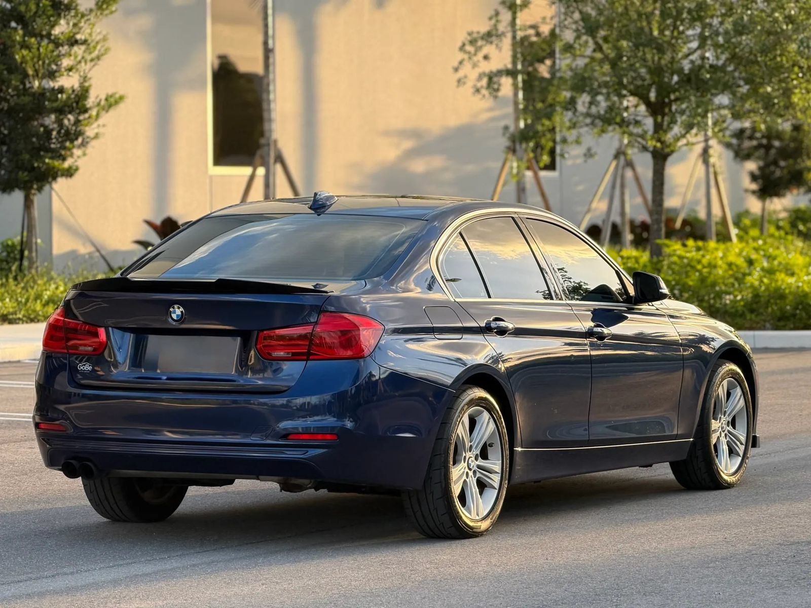 Used 2018 BMW 330i xDrive Sedan AWD/4WD image 5