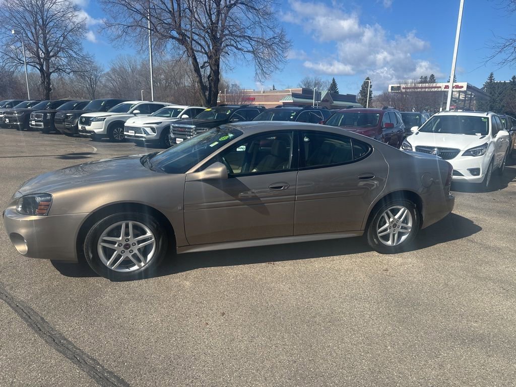 Used 2006 Pontiac Grand Prix GT w/ Sun And Sound Package image 3