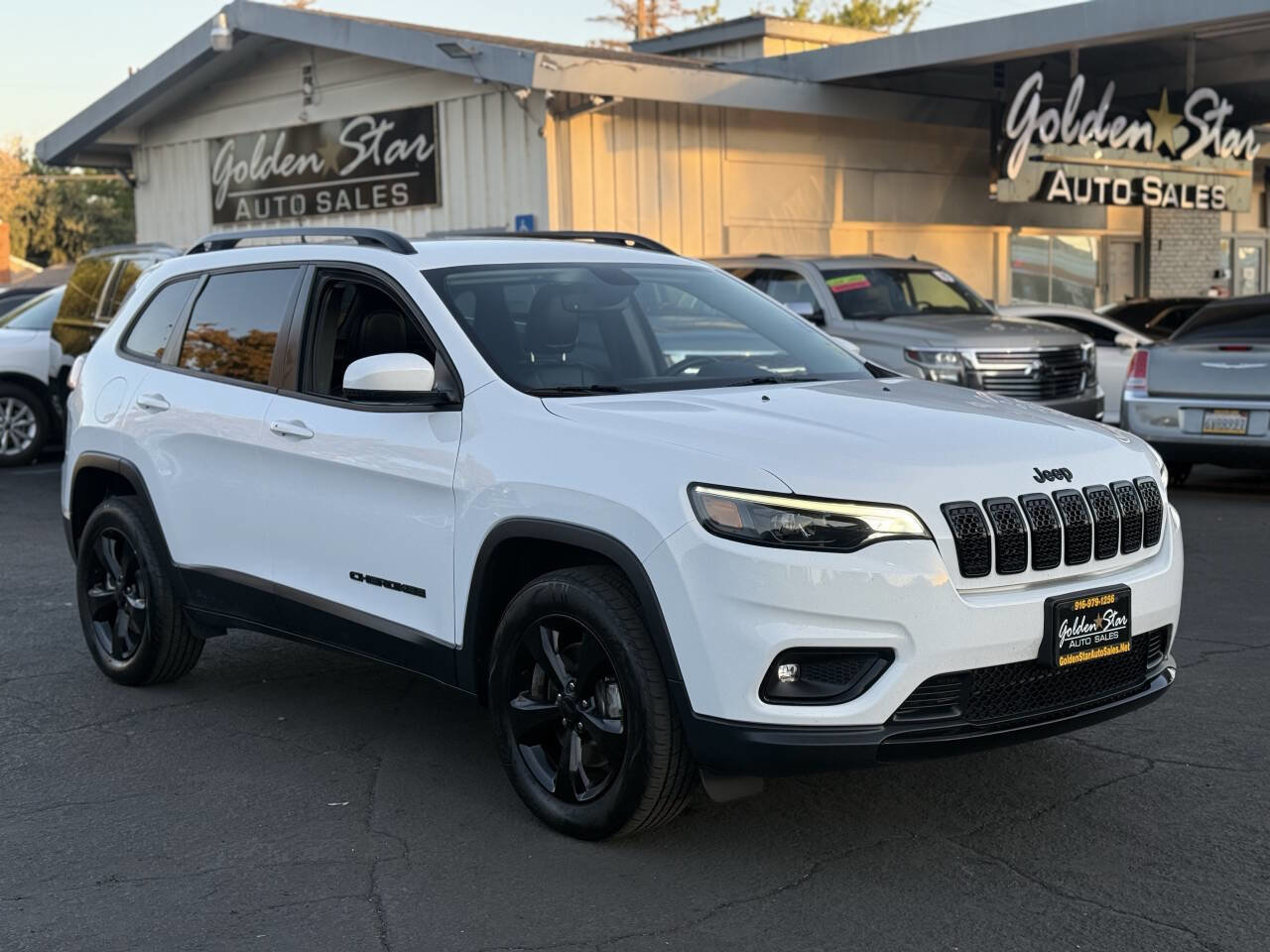 Used 2019 Jeep Cherokee Latitude Plus image 3