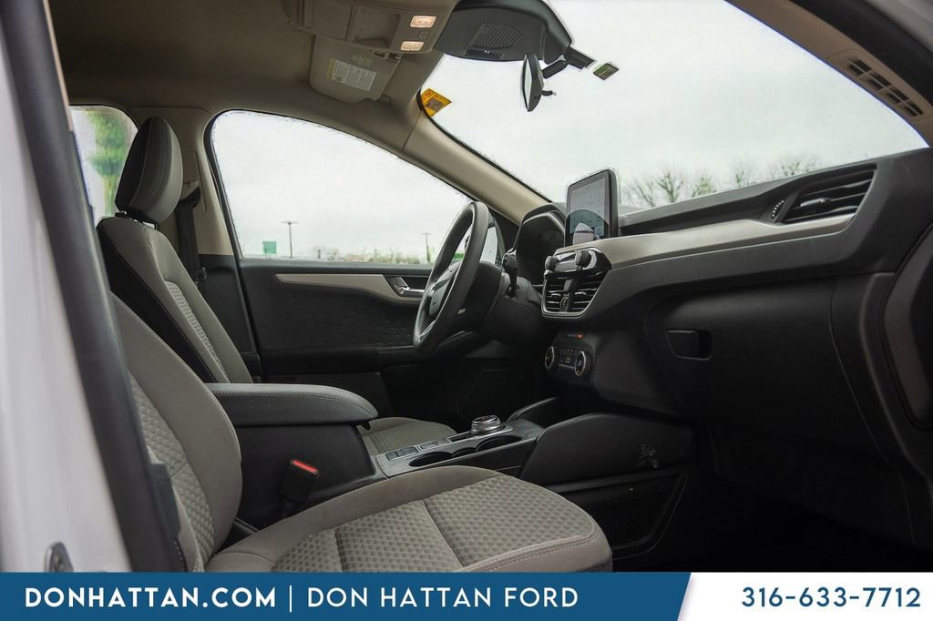 Used 2020 Ford Escape SE image 17
