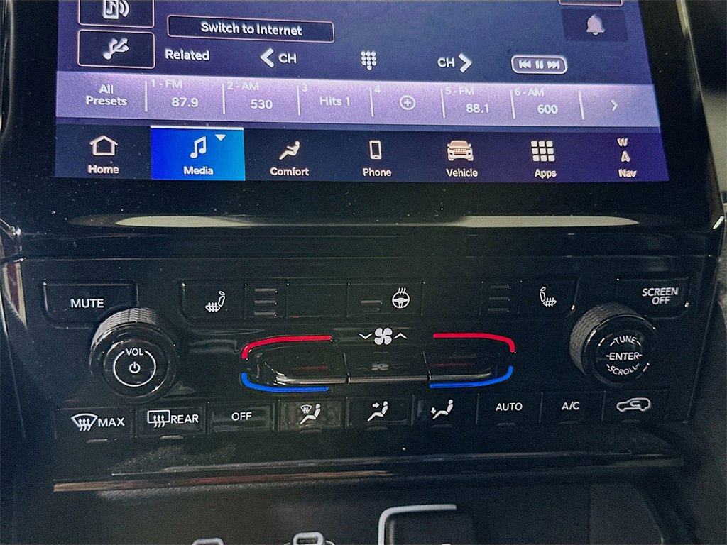 Used 2025 Jeep Grand Cherokee L Limited w/ Black Appearance Package image 28