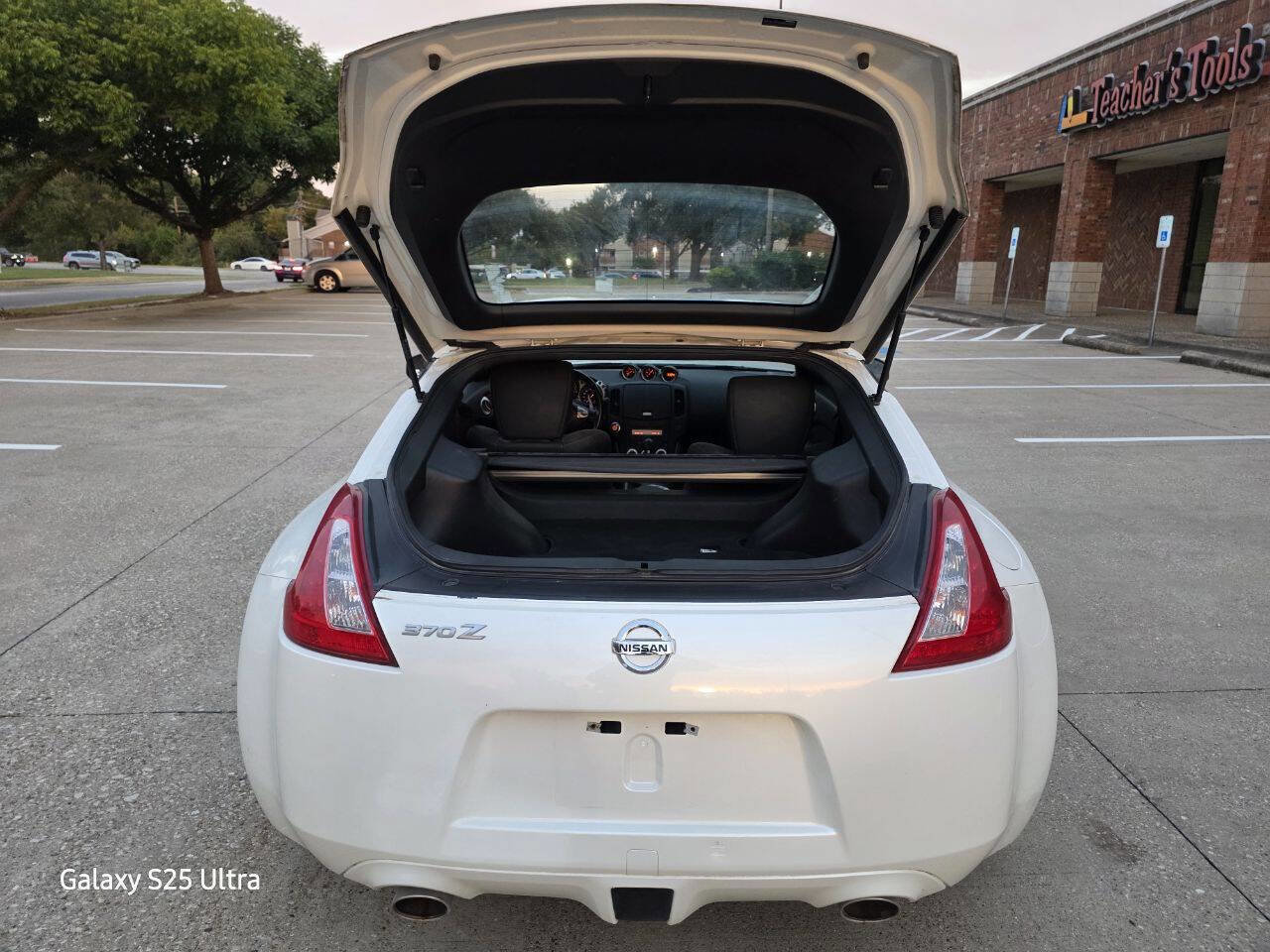 Used 2011 Nissan 370Z Touring image 28
