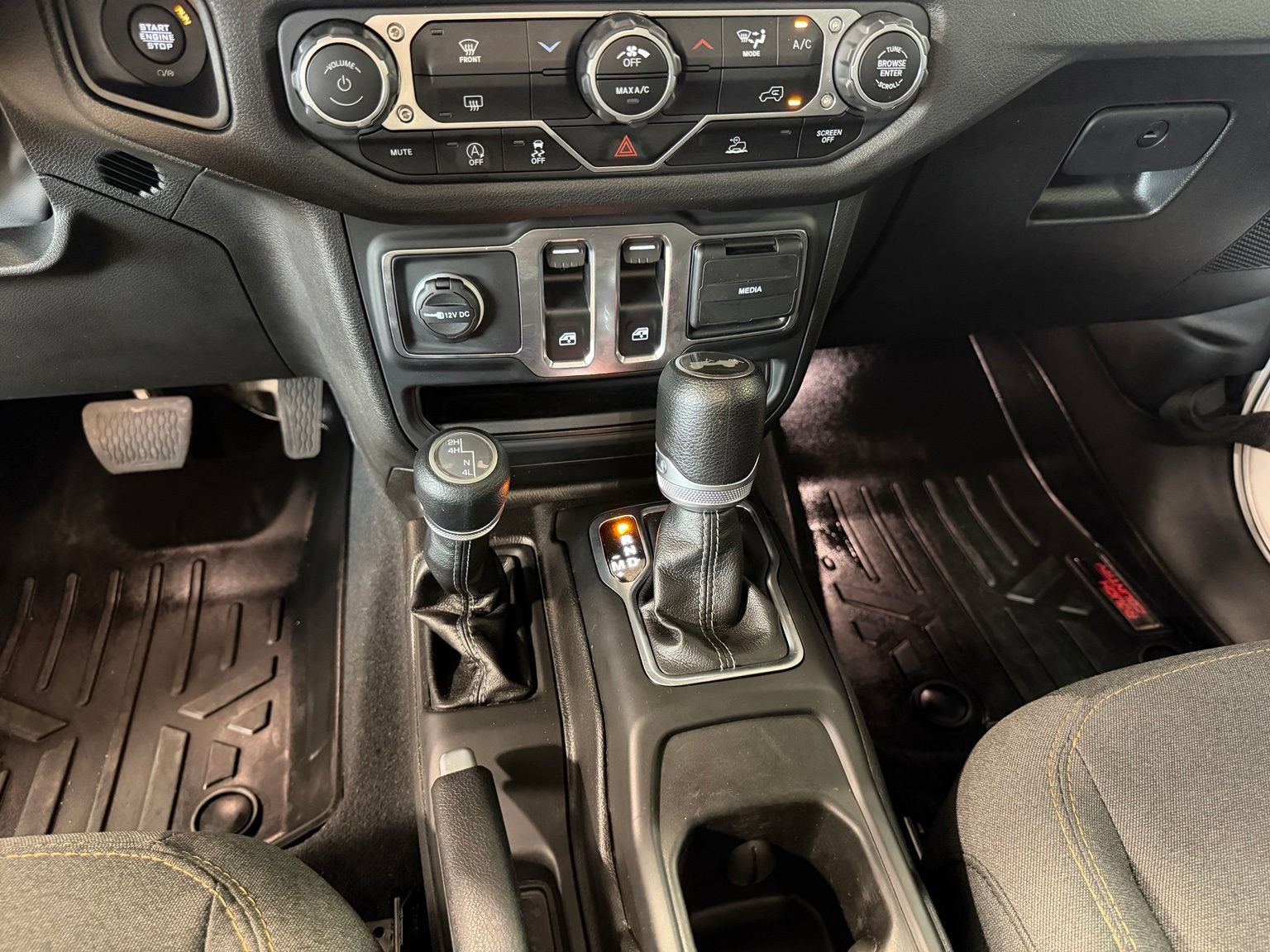Used 2024 Jeep Wrangler Sport AWD/4WD image 16