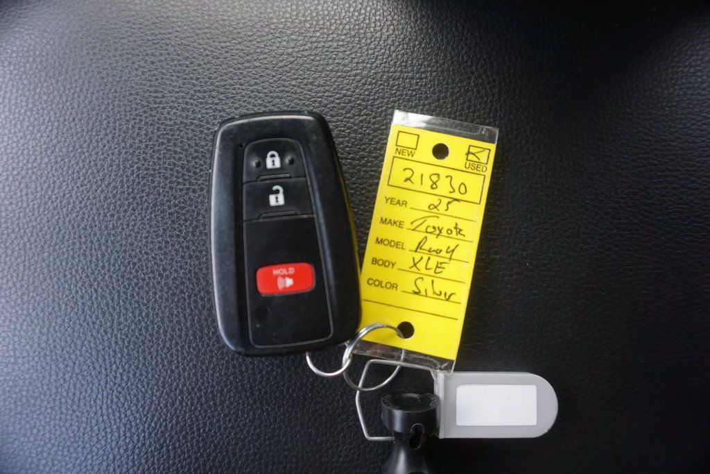 Certified 2025 Toyota RAV4 XLE AWD/4WD image 32
