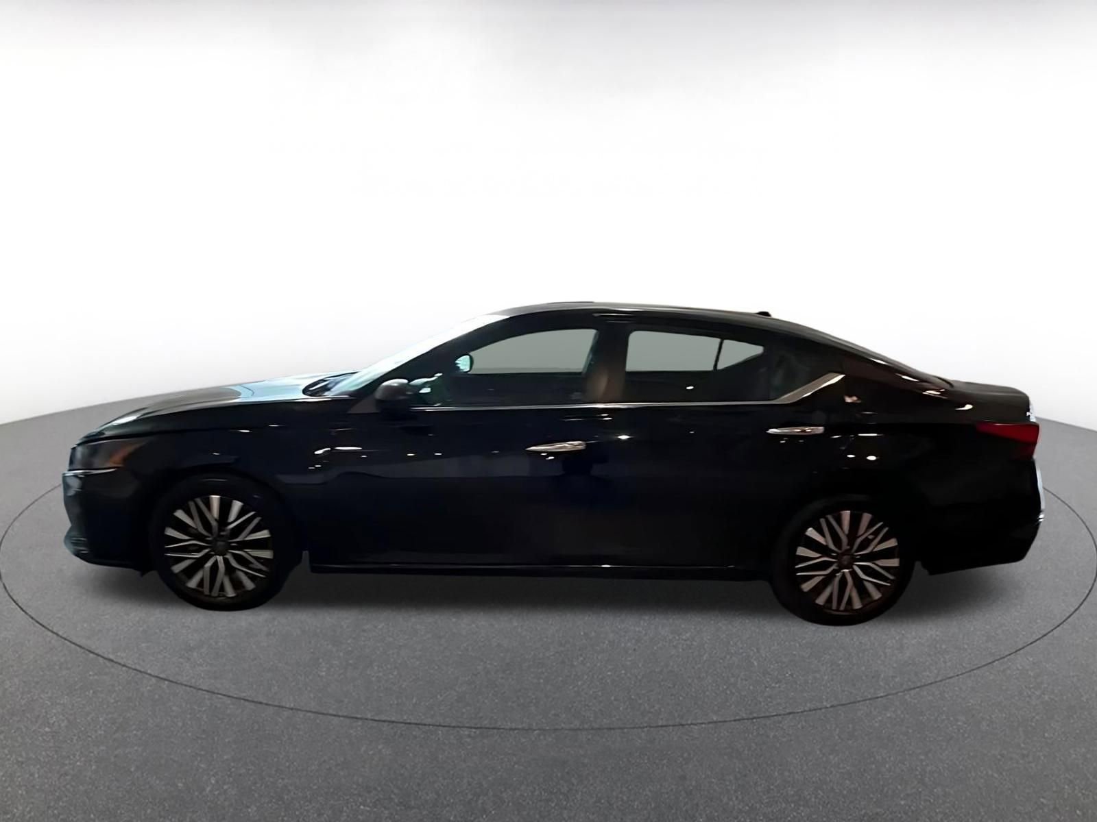 Used 2024 Nissan Altima 2.5 SV FWD image 4